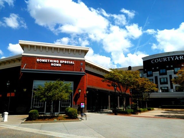The Avenue Carriage Crossing